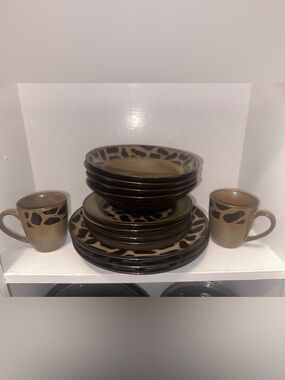 Joseph Abboud Cheetah Dinnerware Set - Discontinued Safari Print